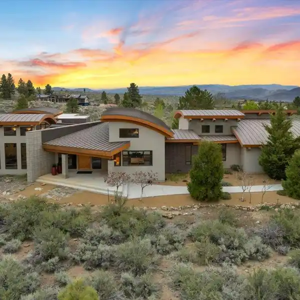 AN ARCHITECTURAL MASTERPIECE IN LEGEND TRAILS