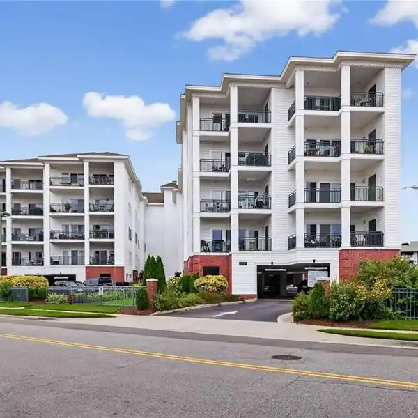 STUNNING WATERFRONT CONDO IN LESNER COVE