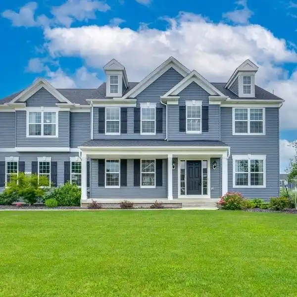 SPACIOUS LUXURY HOME WITH FINISHED BASEMENT