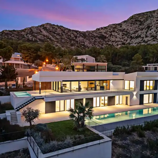 SPECTACULAR NEWLY BUILT VILLA IN A PRIVILEGED AREA