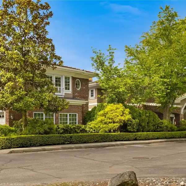 EXTRAORDINARY HOME IN MADISON ESTATES