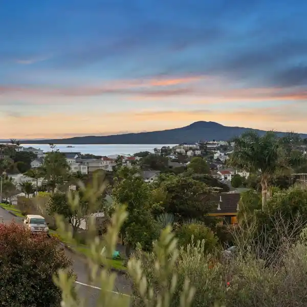 LARGE HOME NEAR THE SEASIDE WITH SO MUCH POTENTIAL