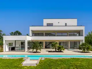 Contemporary Villa in a Sought-after Location