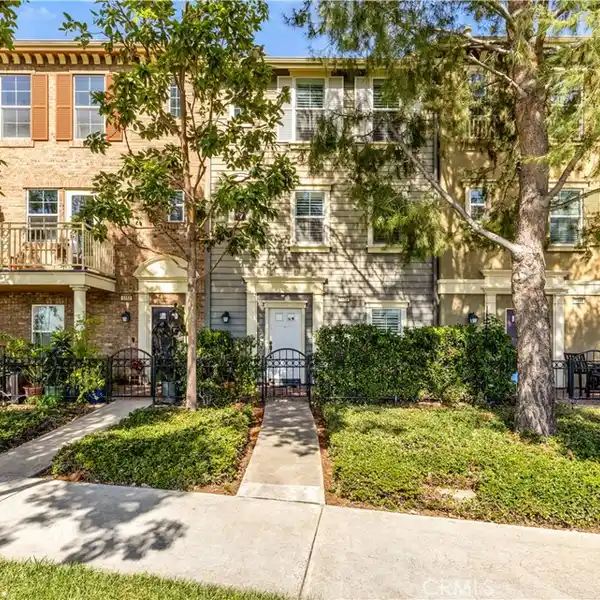 BEAUTIFUL HOME IN THE DESIRABLE CAMDEN PLACE NEIGHBORHOOD