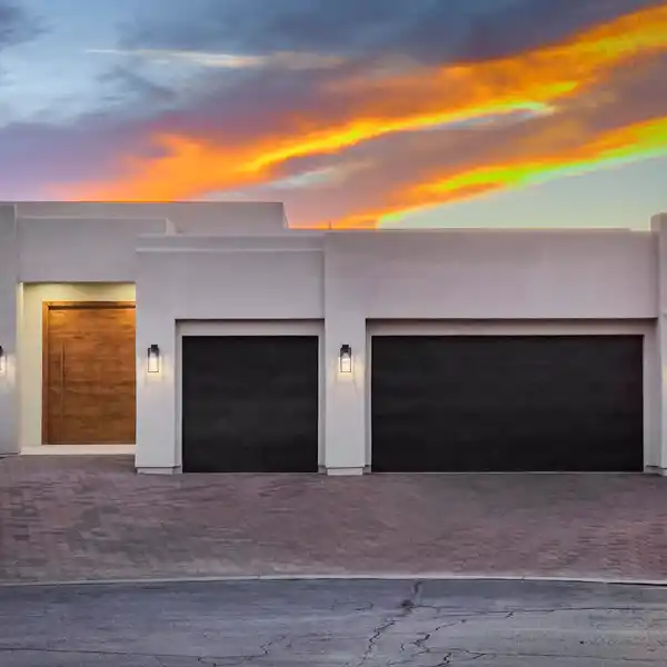 CONTEMPORARY HOME WITH 360° MOUNTAIN AND CITY VIEWS