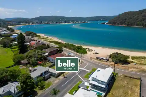 Contemporary Home in Prime Beachfront Setting