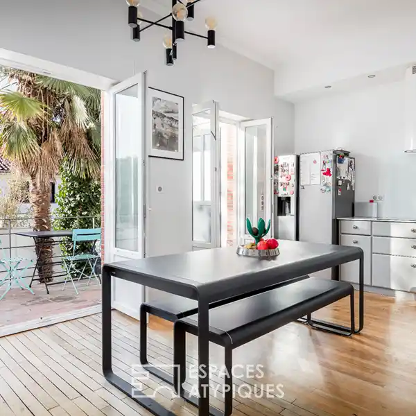 ELEGANT COTE PAVéE HOME WITH HEATED POOL