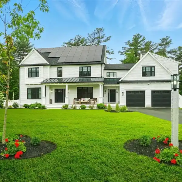 MODERN FARMHOUSE IN PRESTIGIOUS SCHOONER ESTATES