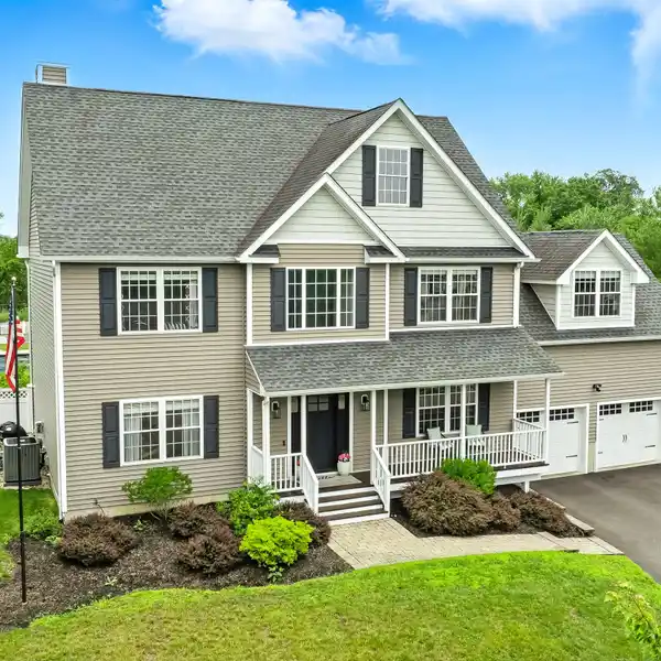MOVE-IN READY HOME IN THE DESIRABLE STONE RIDGE COMPLEX