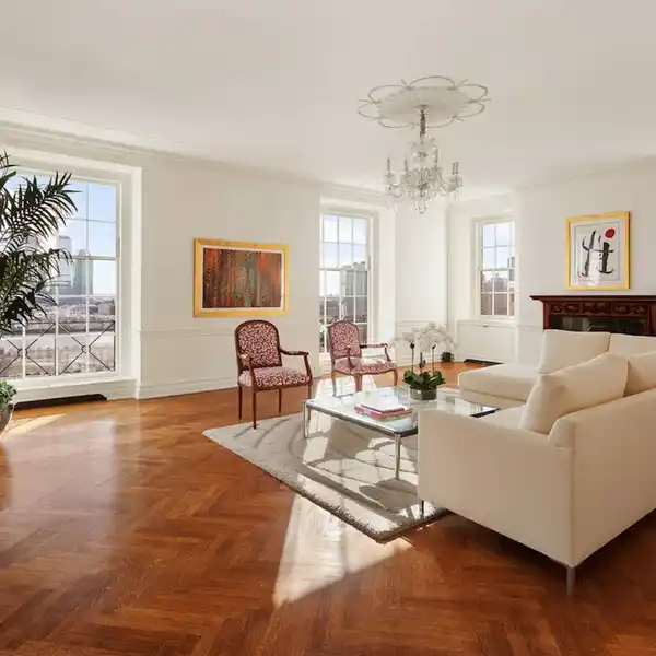 STATELY CANDELA ON SUTTON