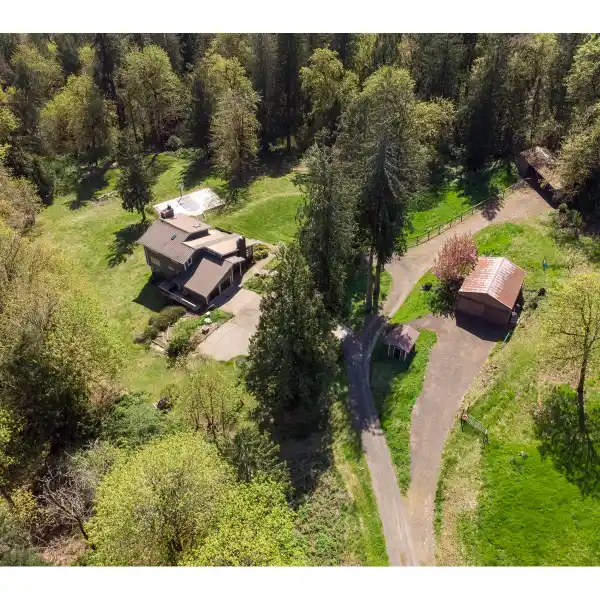 STUNNING FIVE-PLUS-ACRE COUNTRY PROPERTY