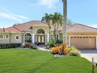 The Ultimate in Luxury Living in Wilshire Lakes