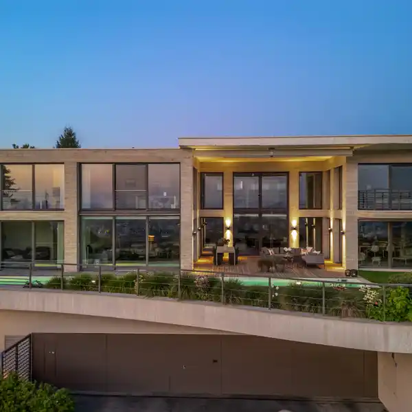 REFINED LIVING ABOVE LAKE ZUG WITH PANORAMIC VIEWS