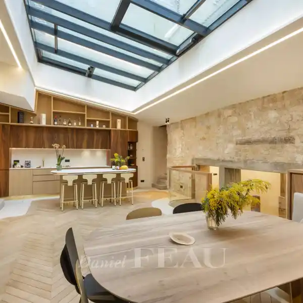 COMPLETELY RENOVATED TOWNHOUSE IN A CALM SETTING