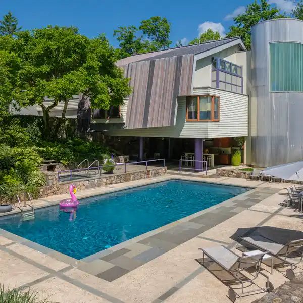 LUXURIOUS 200-YEAR-OLD BARN RESIDENCE ON ONE MID-COUNTRY ACRE