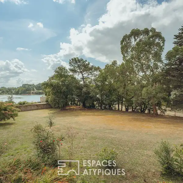ARCHITECT-DESIGNED HAVEN OVERLOOKING GULF OF MORBIHAN