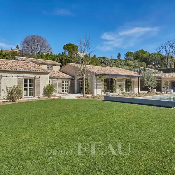 METICULOUSLY RENOVATED PROPERTY WITH UNIQUE CHARM