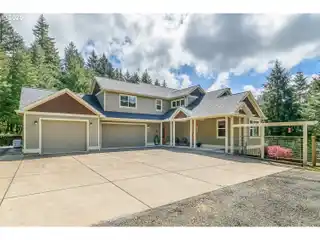 Beautiful Custom Set on Private Acres