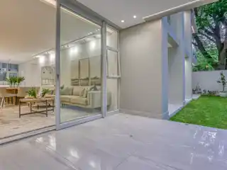 Luxury Garden Apartment - Melrose Estate
