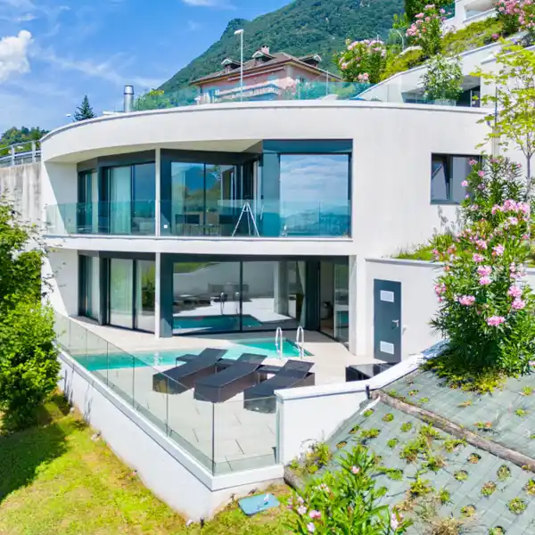 MODERN VILLA WITH LAKE VIEWS AND OUTDOOR POOL