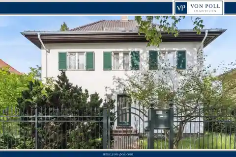 Well-kept Family Villa with Expansion Potential on a Unique Plot