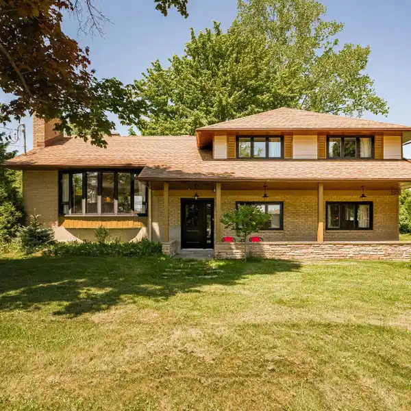 BEAUTIFULLY RENOVATED SPLIT-LEVEL HOME