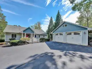 Lakefront Serenity with Panoramic Mountain Views