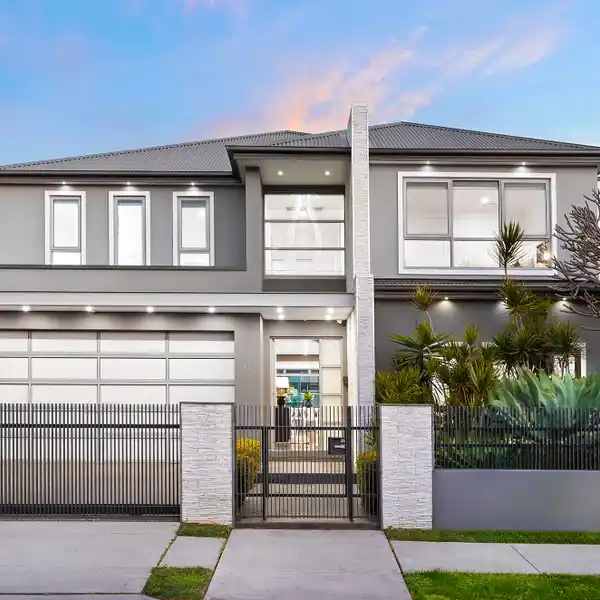 LAVISH HOME ONE BLOCK FROM HEFFRON PARK