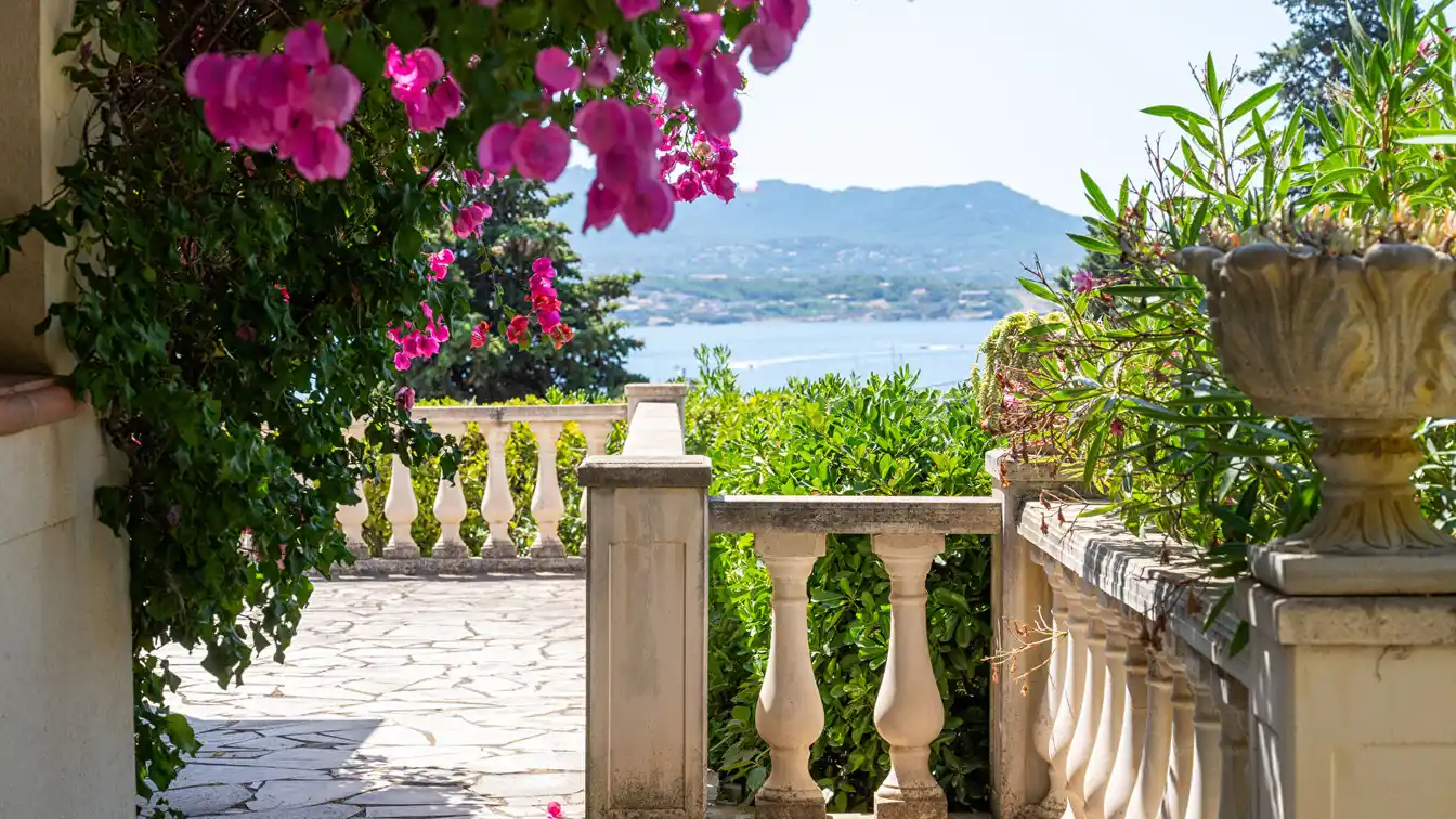 Provencal Style Villa with a Beautiful Sea View