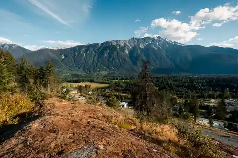 Privacy and Prestige with Connection to Nature