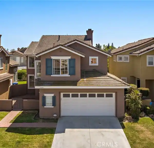 STUNNING HOME IN THE GATED COMMUNITY OF THE VILLAGES