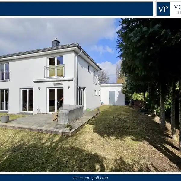 MODERN HOME WITH A SPACIOUS PLOT