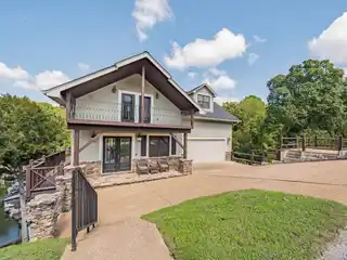 Entertainer's Dream on the Waterfront