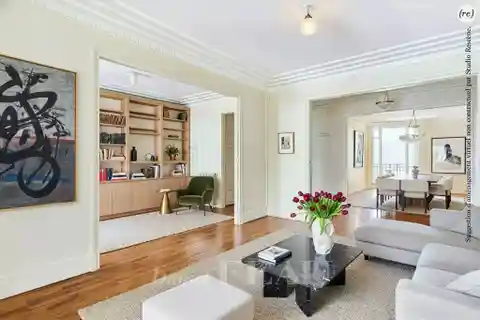 Bright and Peaceful Apartment in an Art Deco Building