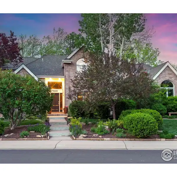 ELEGANT LIVING WITH PRIVATE PATIO