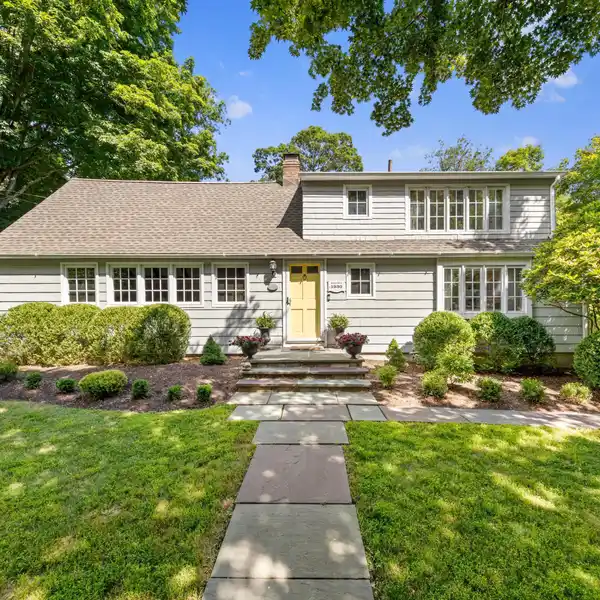 CHARMINGLY RENOVATED CAPE WITH COTTAGE