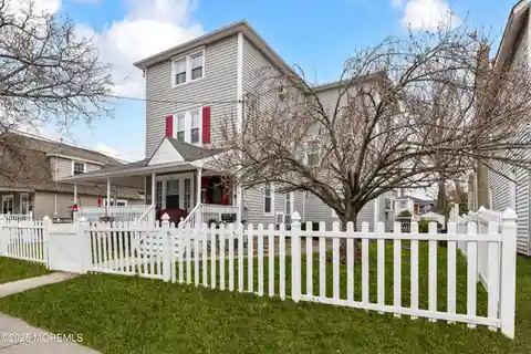 Spacious Home Five Blocks to the Beach
