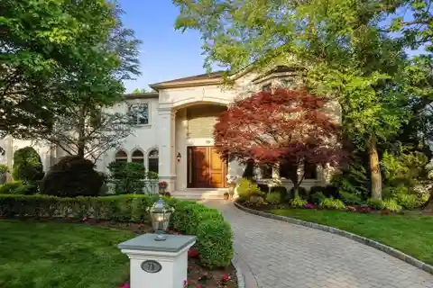 Exceptional Residence on a Prestigious Street