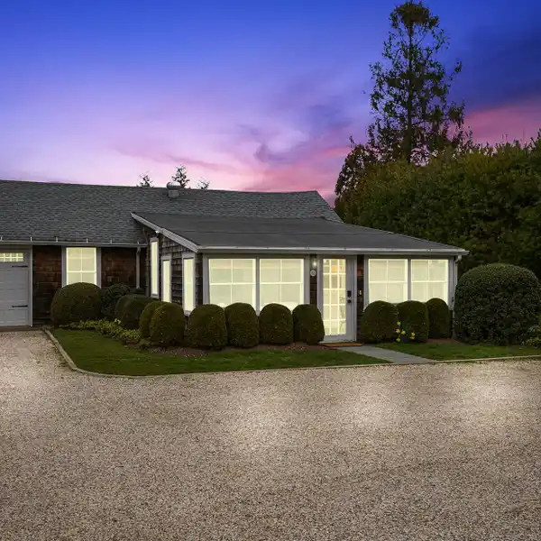 CHARMING RENOVATED HAMPTONS BEACH HOUSE FOR RENT