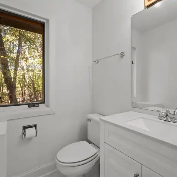 SMART LUXURY RETREAT ON EXPANSIVE PRIVATE ACREAGE