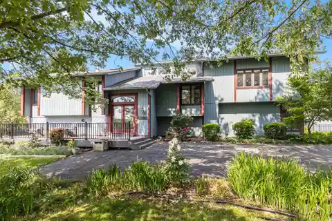 Remarkable Bi-Level Home