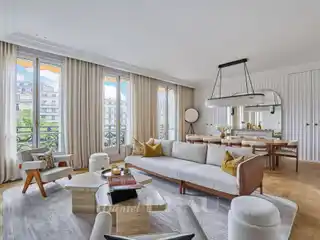 Meticulously Renovated South-Facing Apartment