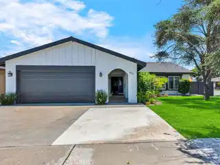 Model-Perfect Single-Level Meadow Home