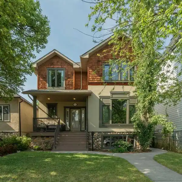 BRIGHT FAMILY HOME WITH PRIVATE BACKYARD