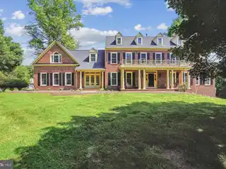 Spacious Retreat in a Quaint Community