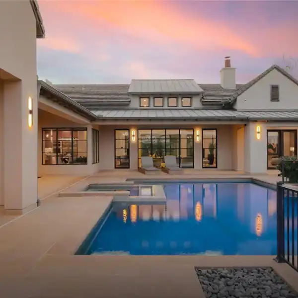 REFINED LUXURY IN COMMANDING HILLTOP POSITION