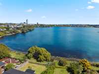 CHARMING LAKEFRONT PROPERTY IN TAKAPUNA