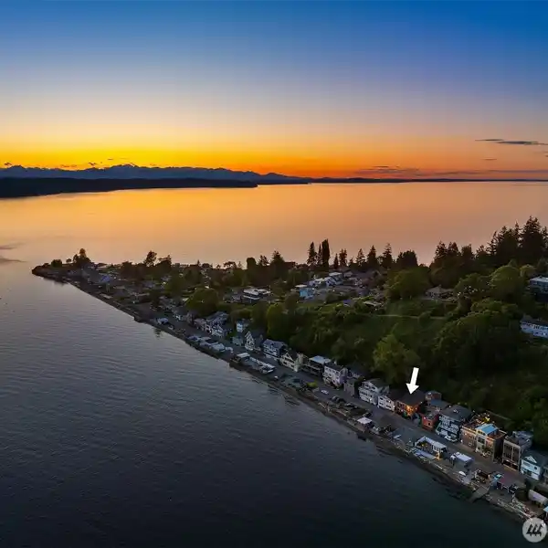 WATERFRONT HAVEN