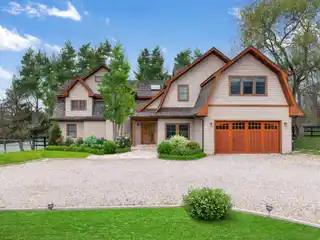 Open-concept Gambrel Home for Rent in Water Mill