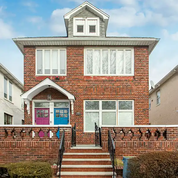 THREE BEDROOM RENTAL IN THE HEART OF BROOKLYN